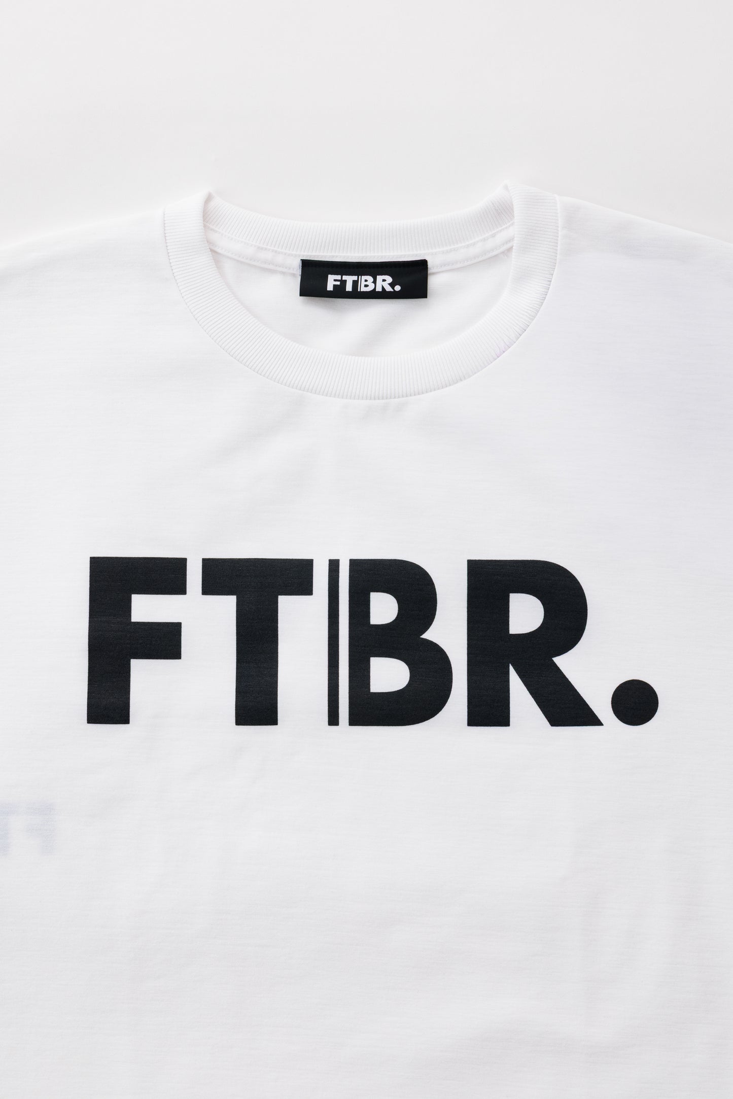 FTBR. BRAND DRY STRETCH TEE / WHITE