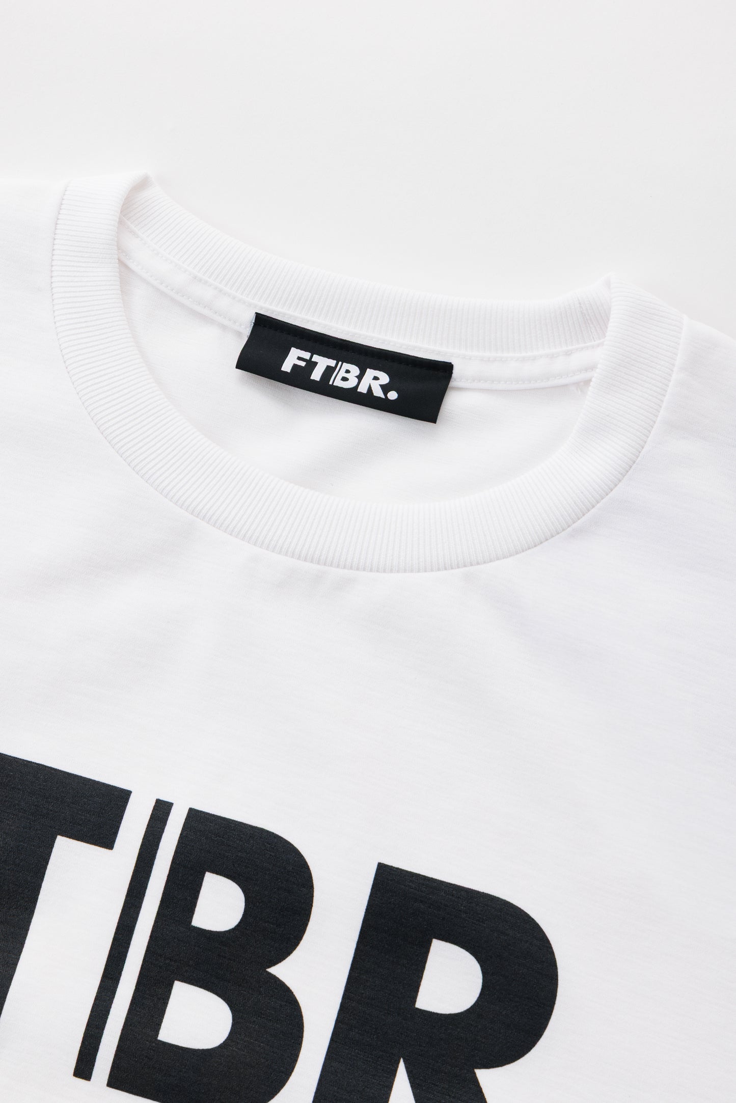 FTBR. BRAND DRY STRETCH TEE / WHITE