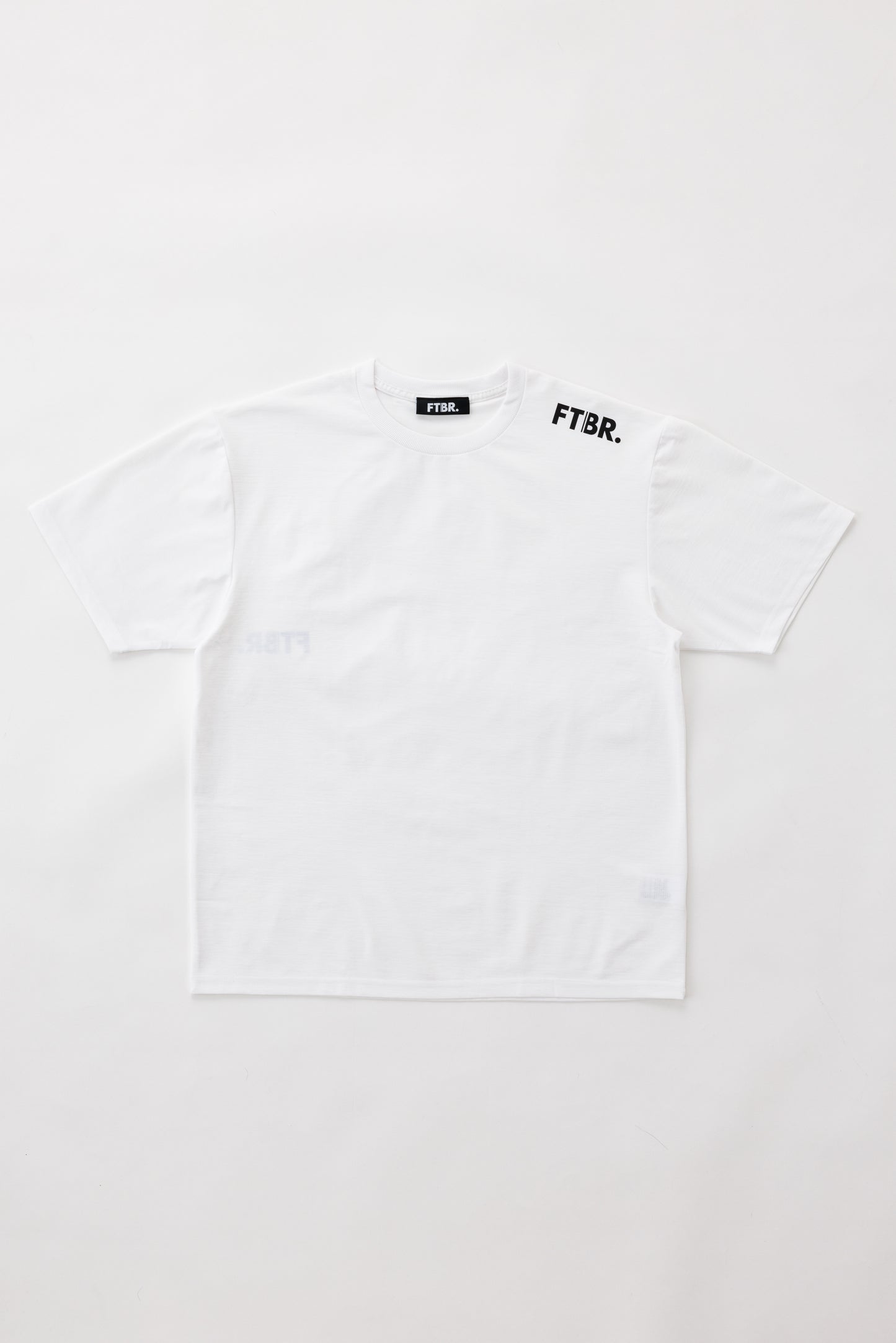 FTBR. SMALL LOGO DRY STRETCH TEE / WHITE