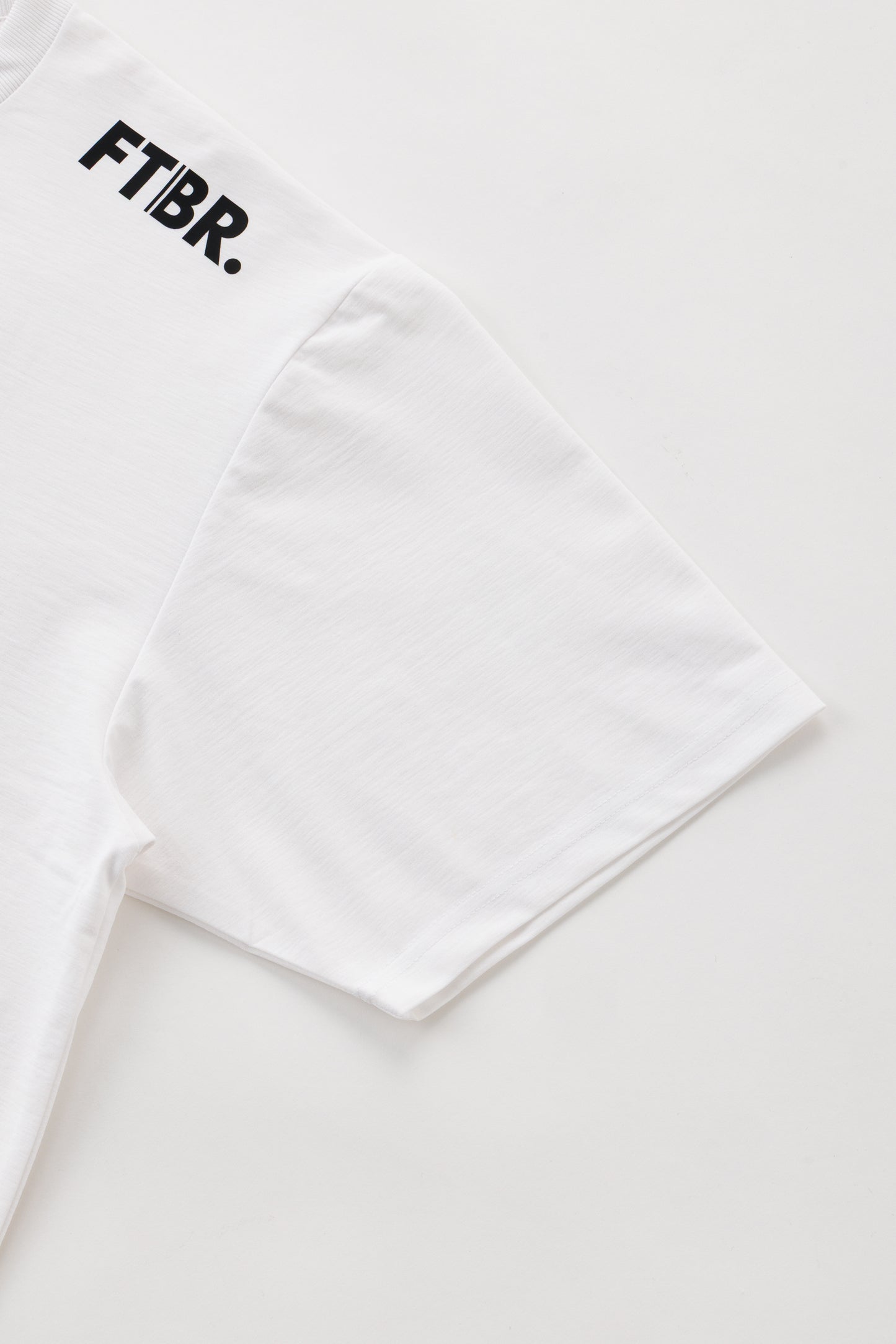 FTBR. SMALL LOGO DRY STRETCH TEE / WHITE