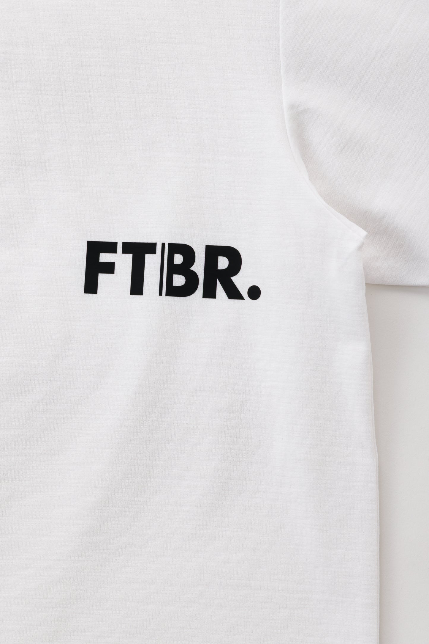 FTBR. SMALL LOGO DRY STRETCH TEE / WHITE